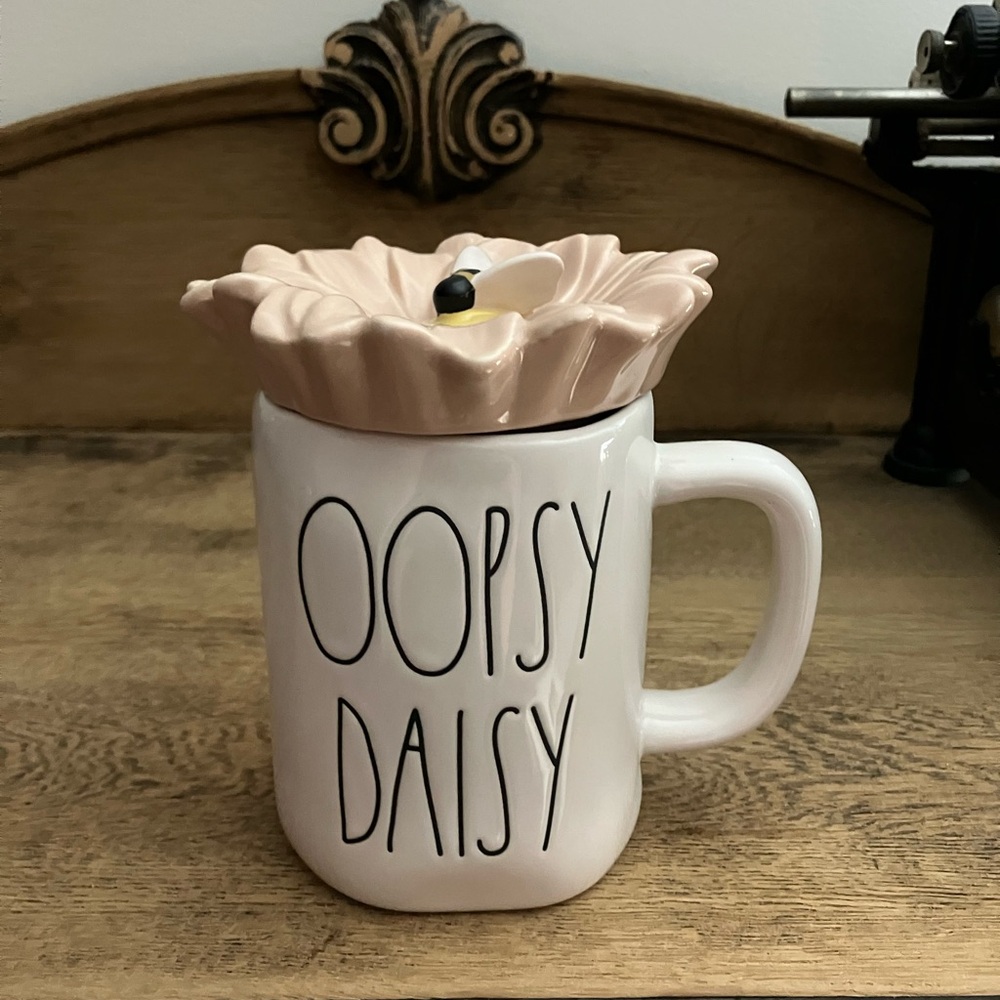 Rae Dunn Oopsy Daisy Topper
Mug